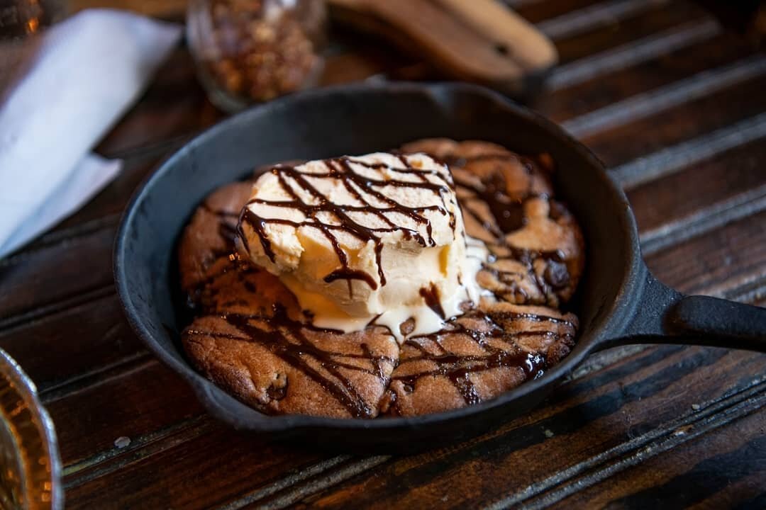 Got a sweet tooth? Get yourself a Zookie! House-made cookie topped with ice cream and chocolate sauce. Treat yourself tonight at SOHA Bar &amp; Grill as we serve up all your faves from 4-11pm.
​.
​#sohabarandgrill #stleats #stlsweets