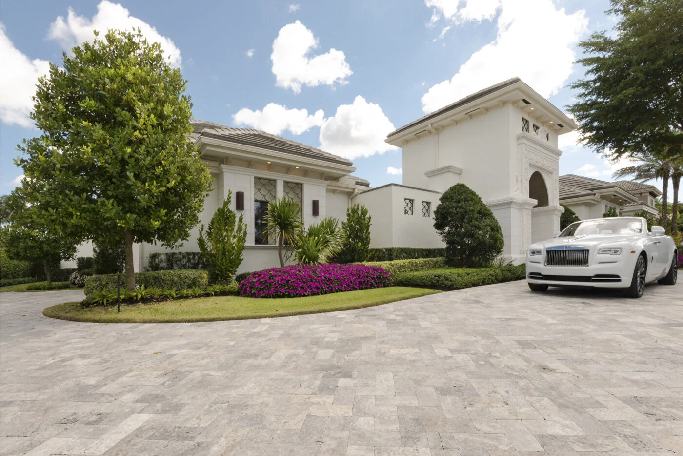  Bellow: Private residence, Modern Doral, Miami. Designed and commissioned by Design by Casandra Interiors 