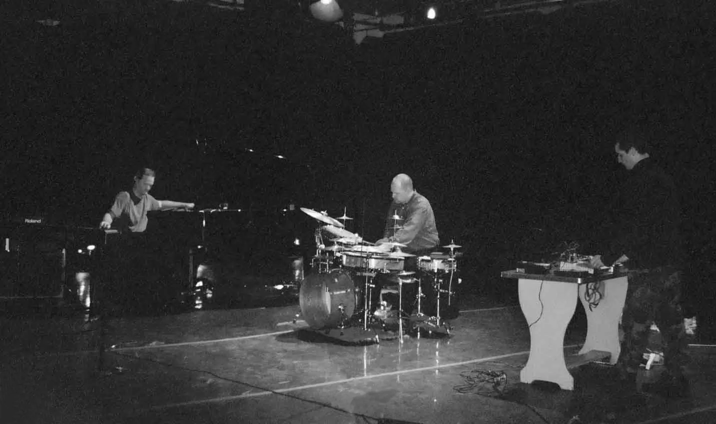Chainworks at the Improvised & Otherwise Festival, Brooklyn, NY, 2003 (Photo: Elizabeth Kresch)