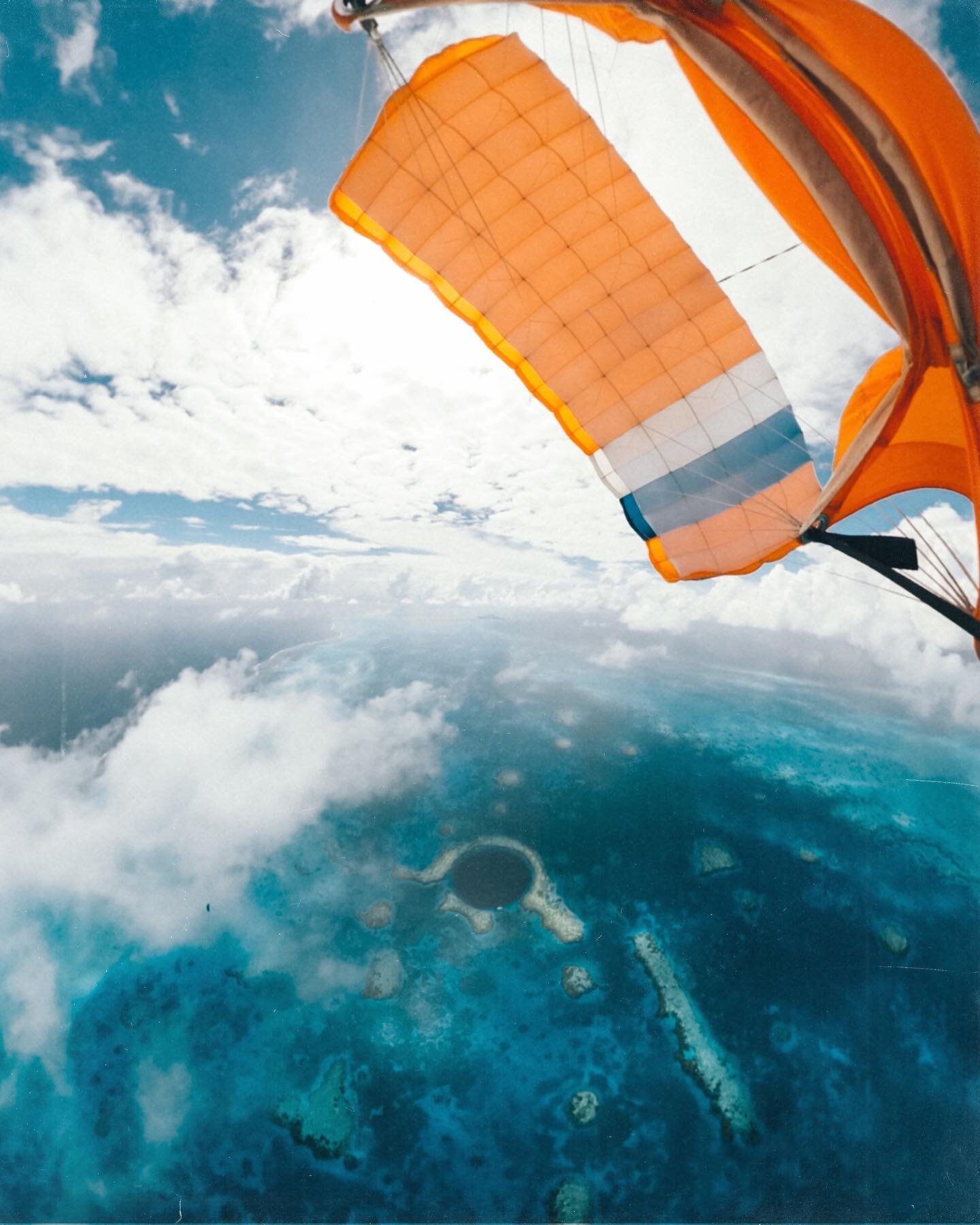 Skydiving into the Blue Hole in Belize! The more time passes the more I realize how lucky I was to get to experience this.. It's not everyday this is your view under canopy.  Huge shoutout to @uprising for one of the peak experiences of my life 🖤