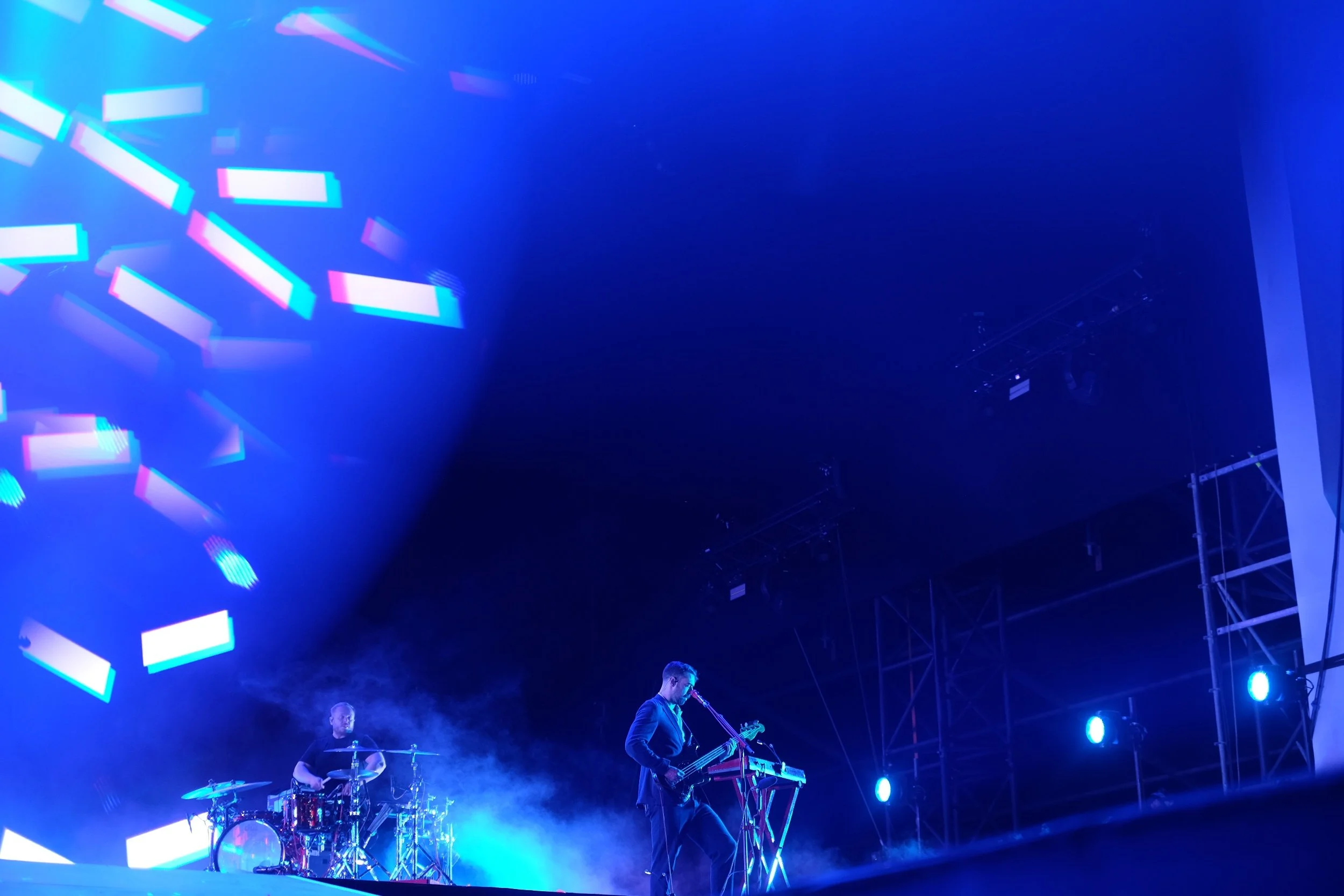 Two Door Cinema Club / Alive 22