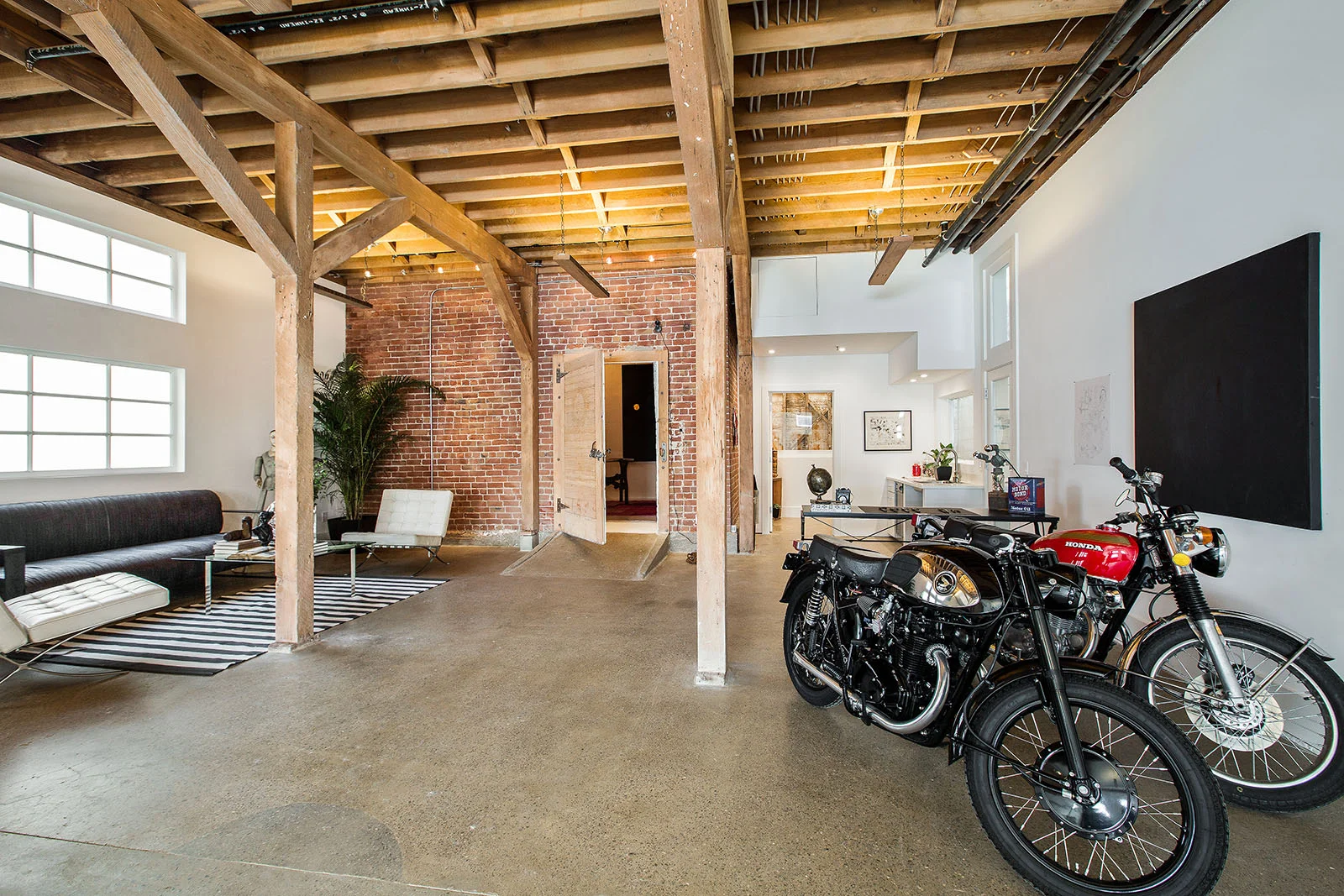 Studio with original brick vault 