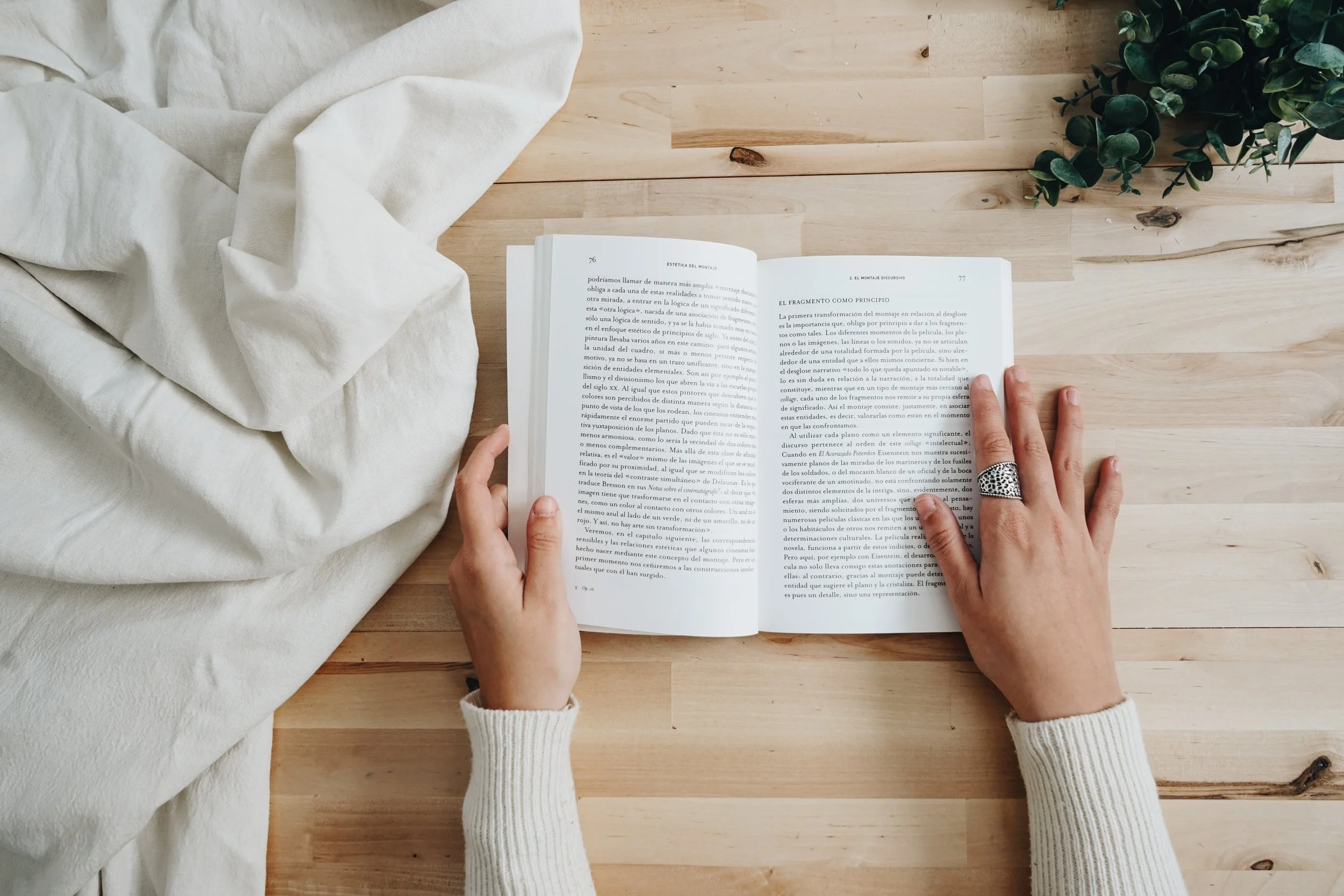 book-flatlay-hands-2663851.jpg