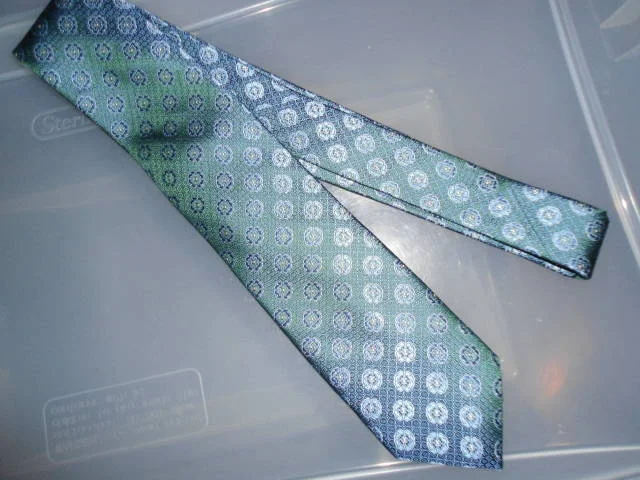 BLOOMINGDALES NEW MENS TEAL QUAD MEDALLION SILK DRESS TIE MSRP $59 on Sale $11.49