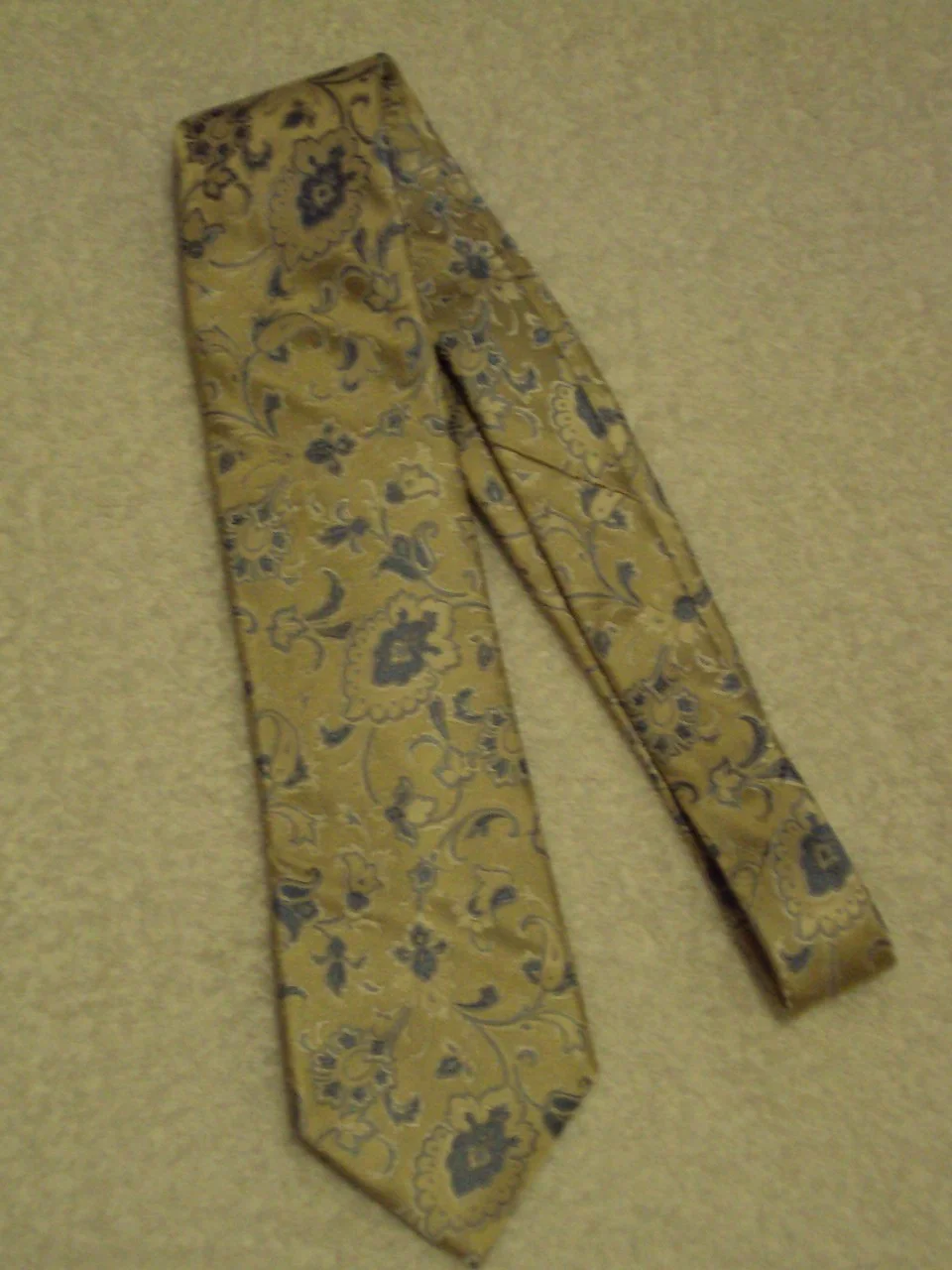 CLUB ROOM NEW MENS YELLOW BLUE FLORAL DRESS SILK TIE MSRP $39.50 on Sale $1.99