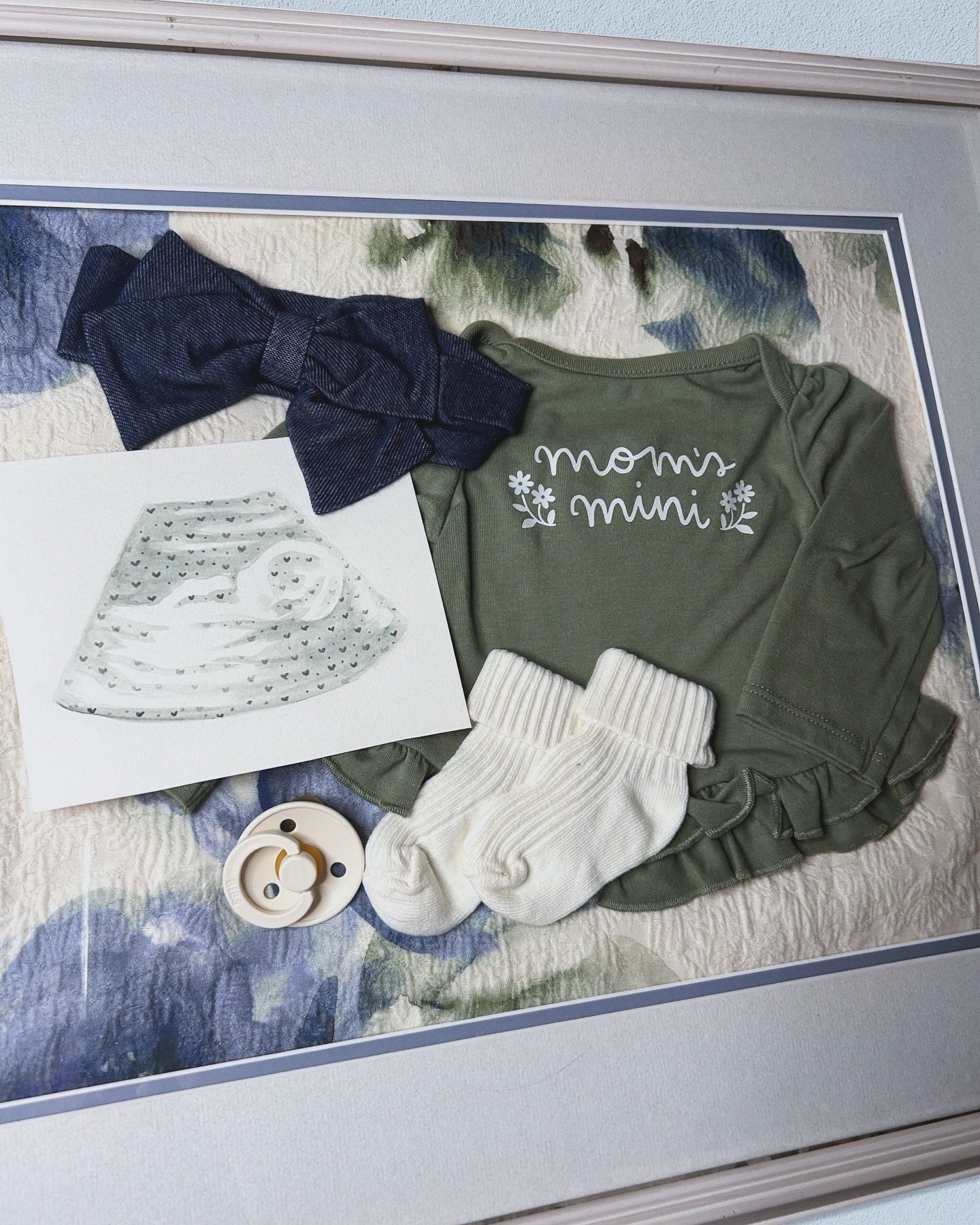 Scroll through to see the four pattern options for my custom sonogram art 🎨 Painted by hand from your sonogram, these are now available to order on Etsy!

So cute next to your other keepsake-worthy pieces 🥰