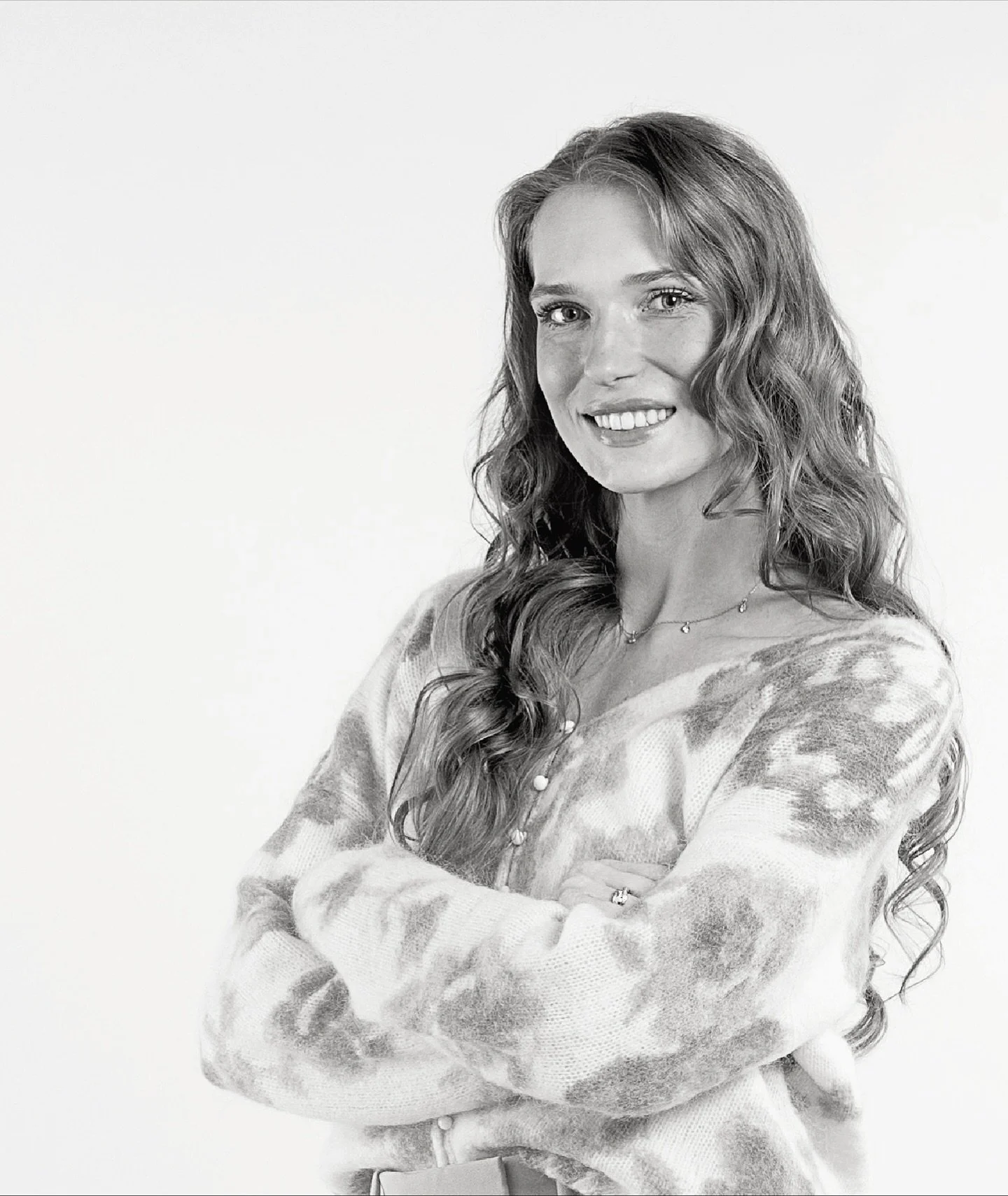 Hi, I&rsquo;m Sam 👋I&rsquo;m the designer and artist behind Loch Studio.This is where I share the work (and the little creative experiments) that bring me joy. With a background in graphic, web, and product design, I love crafting things that fee