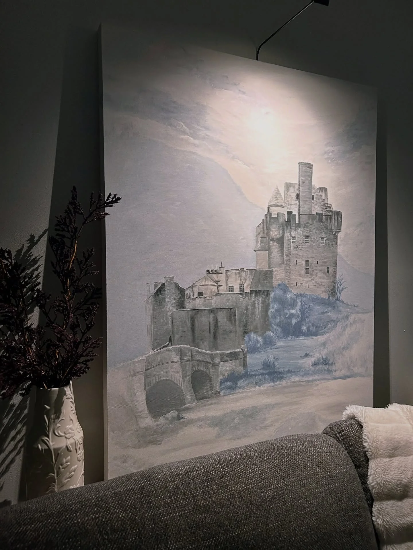 Sharing an oldie while I finish up my current collection! This one is extra special because it is the Eilean Donan castle in Scotland, where Jordan and I were married in 2018 🥰

#art #painting #landscapepainters #scotland #visitscotland #scottishhig