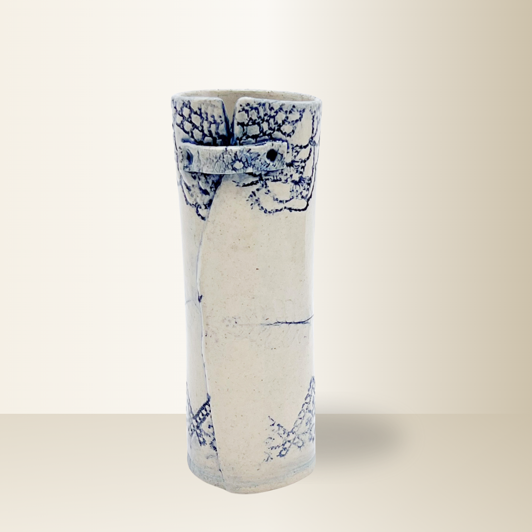 small flower vase - blue (4).png