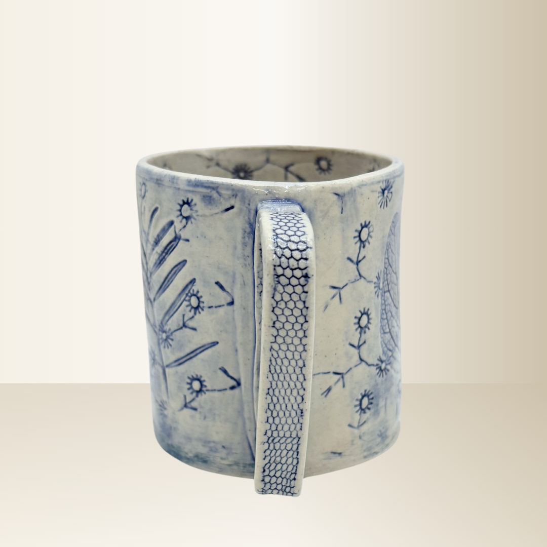 Blue-garden-mug-handle.png