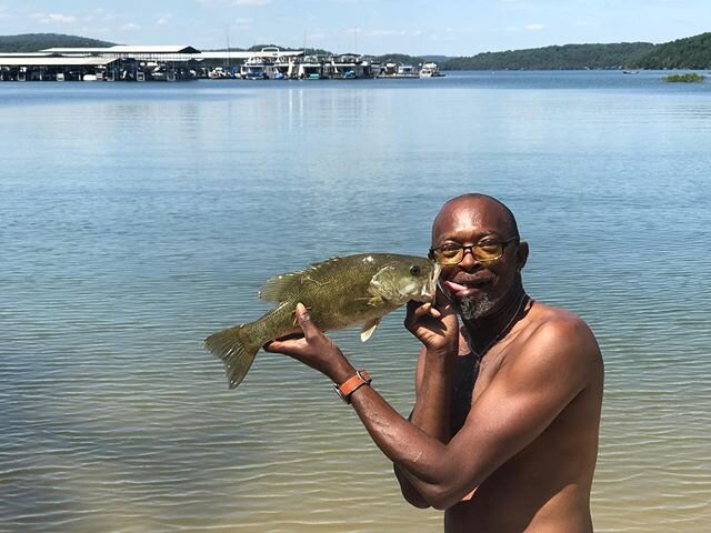 Shoreline fishin gets bites too 🐠🙌🏻🐟 great catch! 
Don&rsquo;t forget your fishing gear when you come out here to the lodge!

#tanglewoodlodge #northwestarkansas #beaverlakearkansas