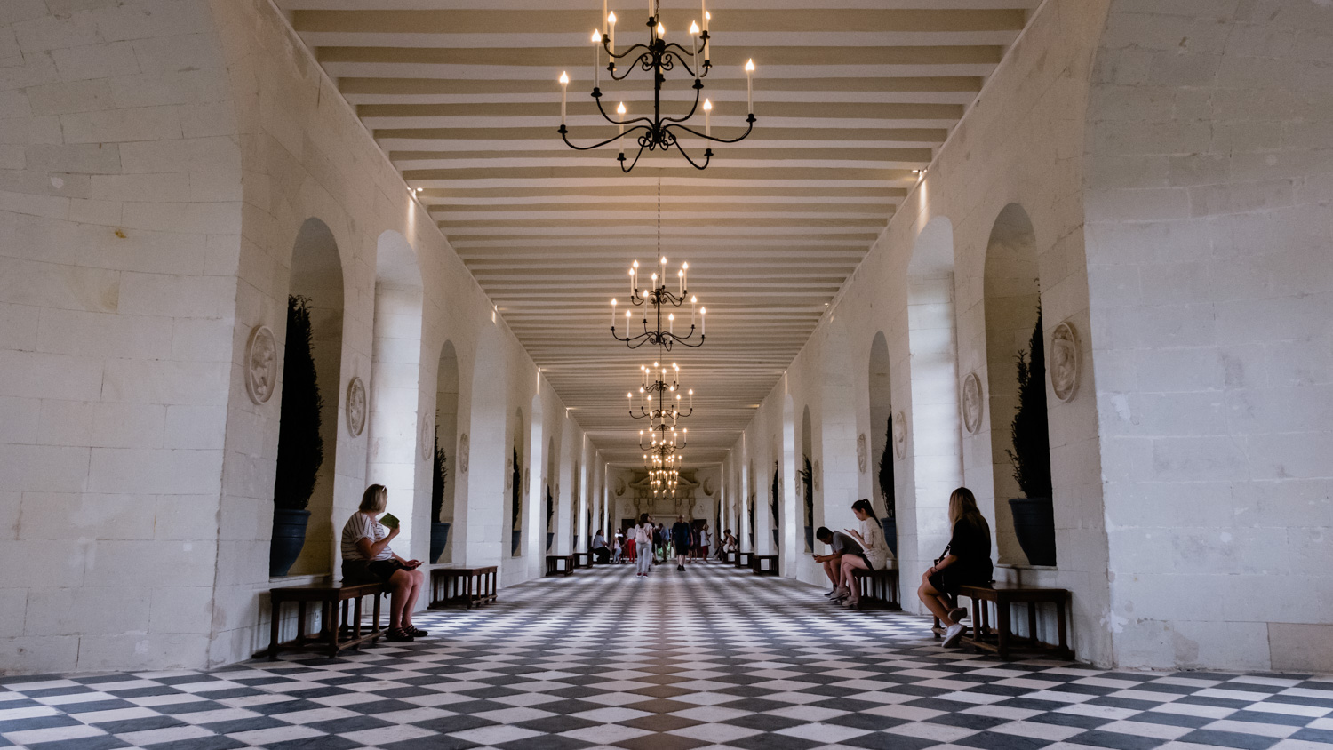 Interior halls of The Château de Chenonceau - Travel photography and guide by © Natasha Lequepeys for "And Then I Met Yoko". #loirevalley #france #travelguide #travelphotography #valdeloire 