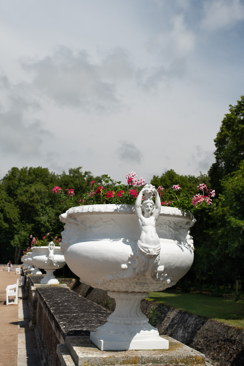 Flowers in the garden of Chenonceau - Travel photography and guide by © Natasha Lequepeys for "And Then I Met Yoko". #loirevalley #france #travelguide #travelphotography #valdeloire