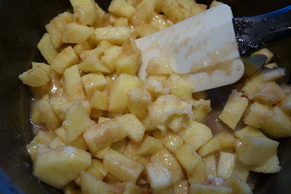 Sauté the apple filling for the apple blossom