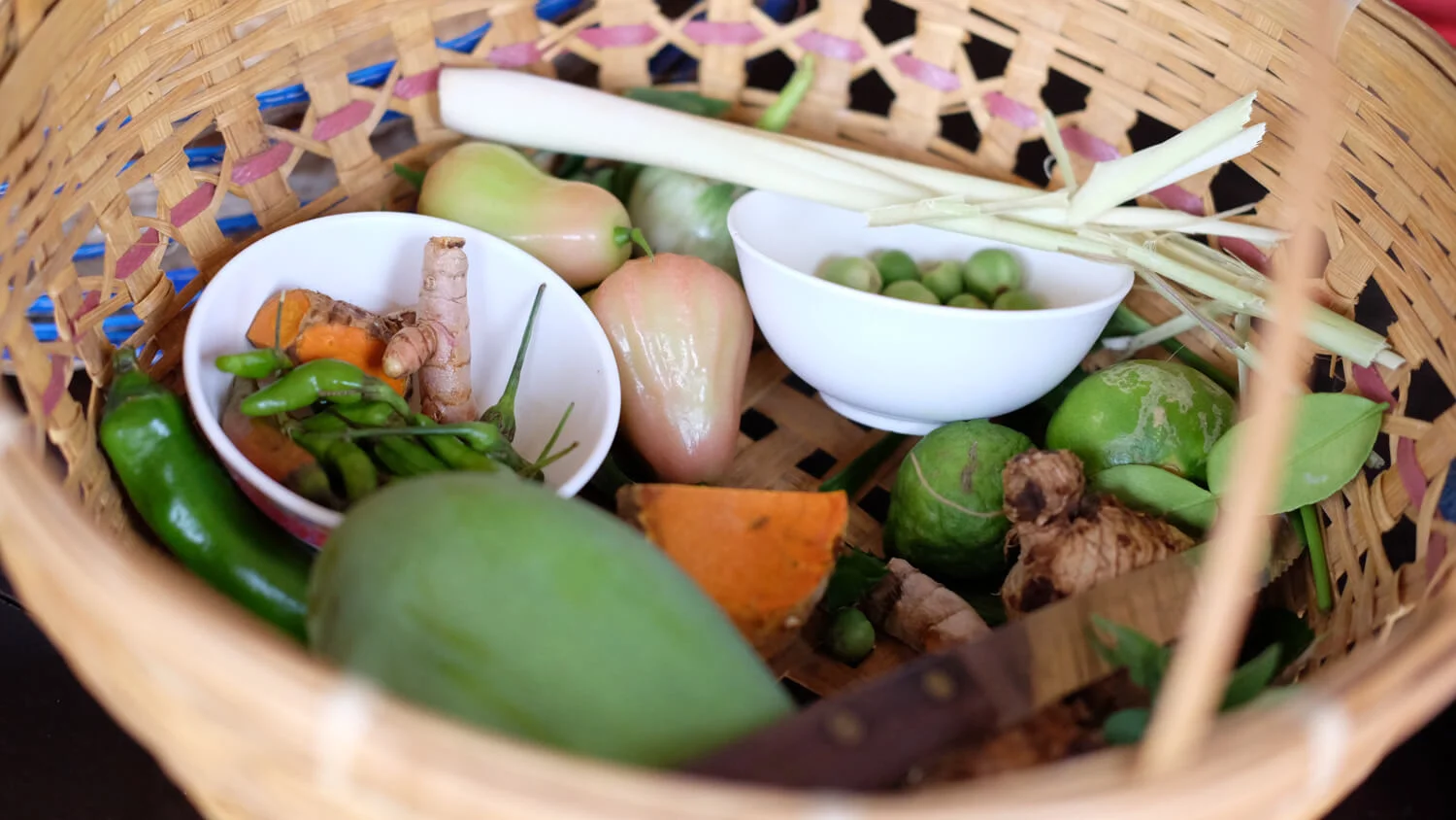 Ingredients used in the Thai Farm Cooking School, Chiang Mai. Travel photography and guide by © Natasha Lequepeys for "And Then I Met Yoko". #thailand #seasia #travelguide #photoblog #travelblog #travelphotography #foodphotography #travelitinerary #fujifilm #krabi #bangkok #chiangmai #foodie #thaifarmcookingschool #cookingclass #organic #curry #food #honeymoon #cooking