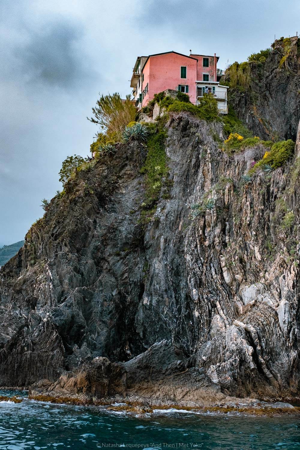 Pink house near Manarola, Cinque Terre. Travel photography and guide by © Natasha Lequepeys for "And Then I Met Yoko". #cinqueterre #italy #travelphotography