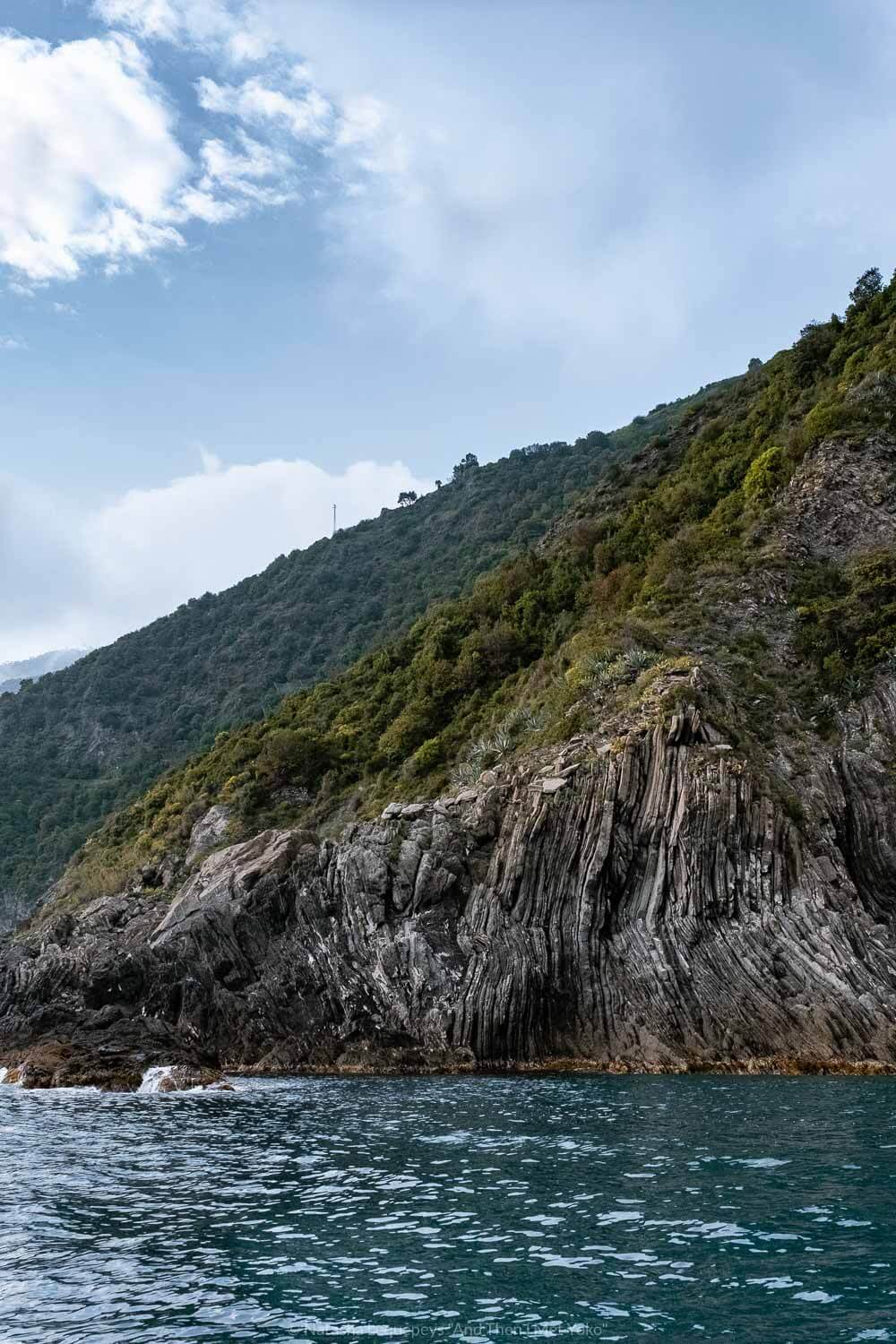 Rock formation of the cliffs, Cinque Terre. Travel photography and guide by © Natasha Lequepeys for "And Then I Met Yoko". #cinqueterre #italy #travelphotography
