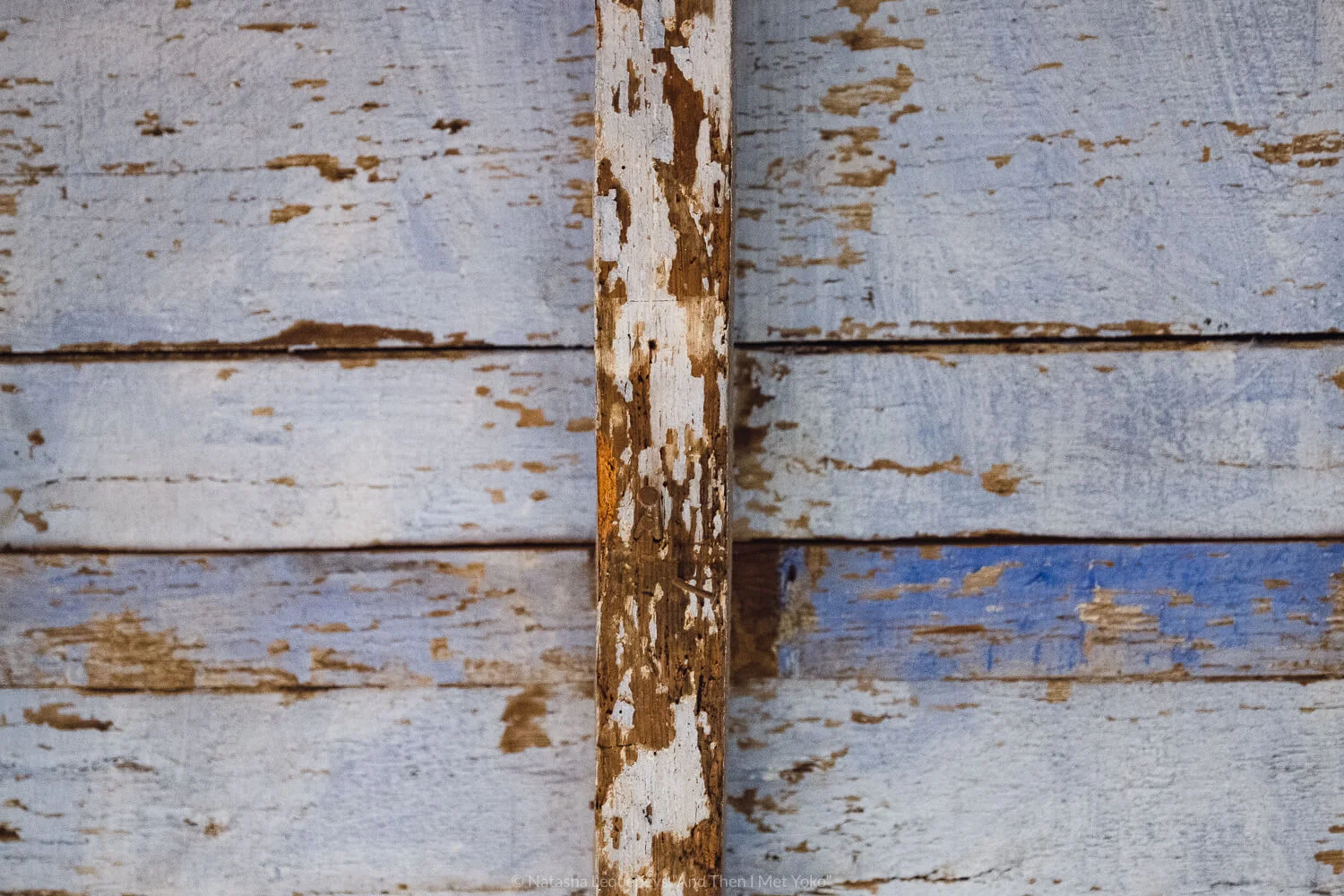 Haint-blue ceilings inside the slave quarters of the Thomas-Owens house. Travel photography and guide by © Natasha Lequepeys for "And Then I Met Yoko". #savannah #usa #travelguide #travelblog