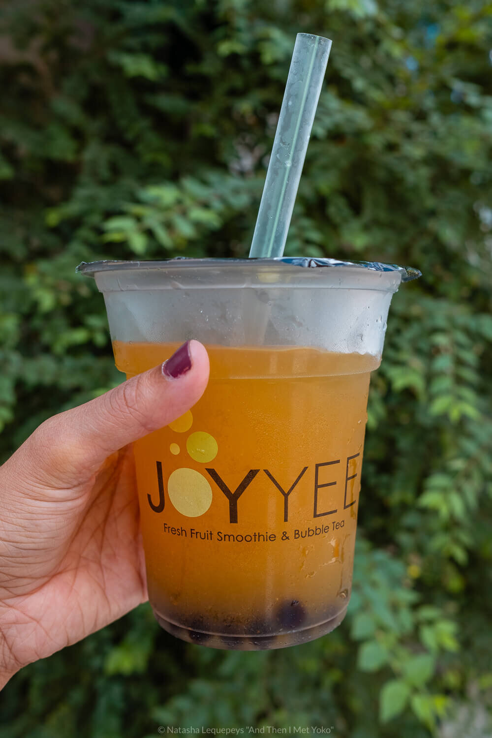 Bubble tea from Joy Yee in Chinatown Chicago, USA. Travel photography and guide by © Natasha Lequepeys for "And Then I Met Yoko". #chicago #usa #travelblog #travelphotography