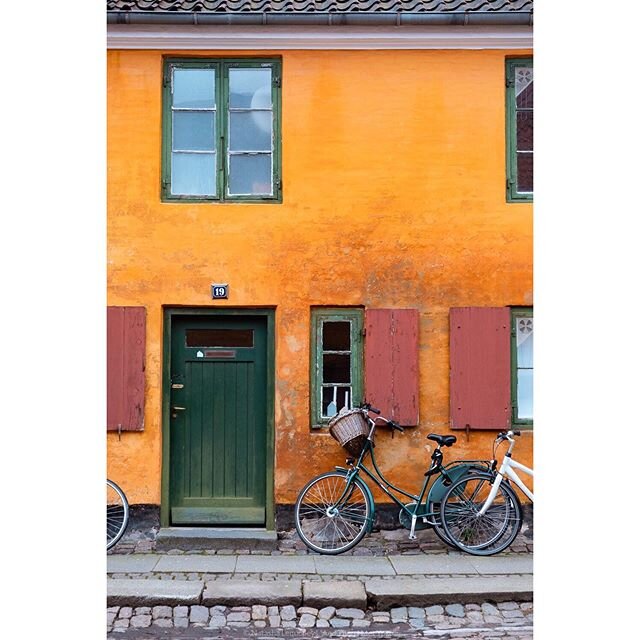 Last shot from Nyboder, even the bike works with the aesthetic. These Danes are doing it right! 
Really excited to get all my shots of Copenhagen up on the blog. Just need to find the time...