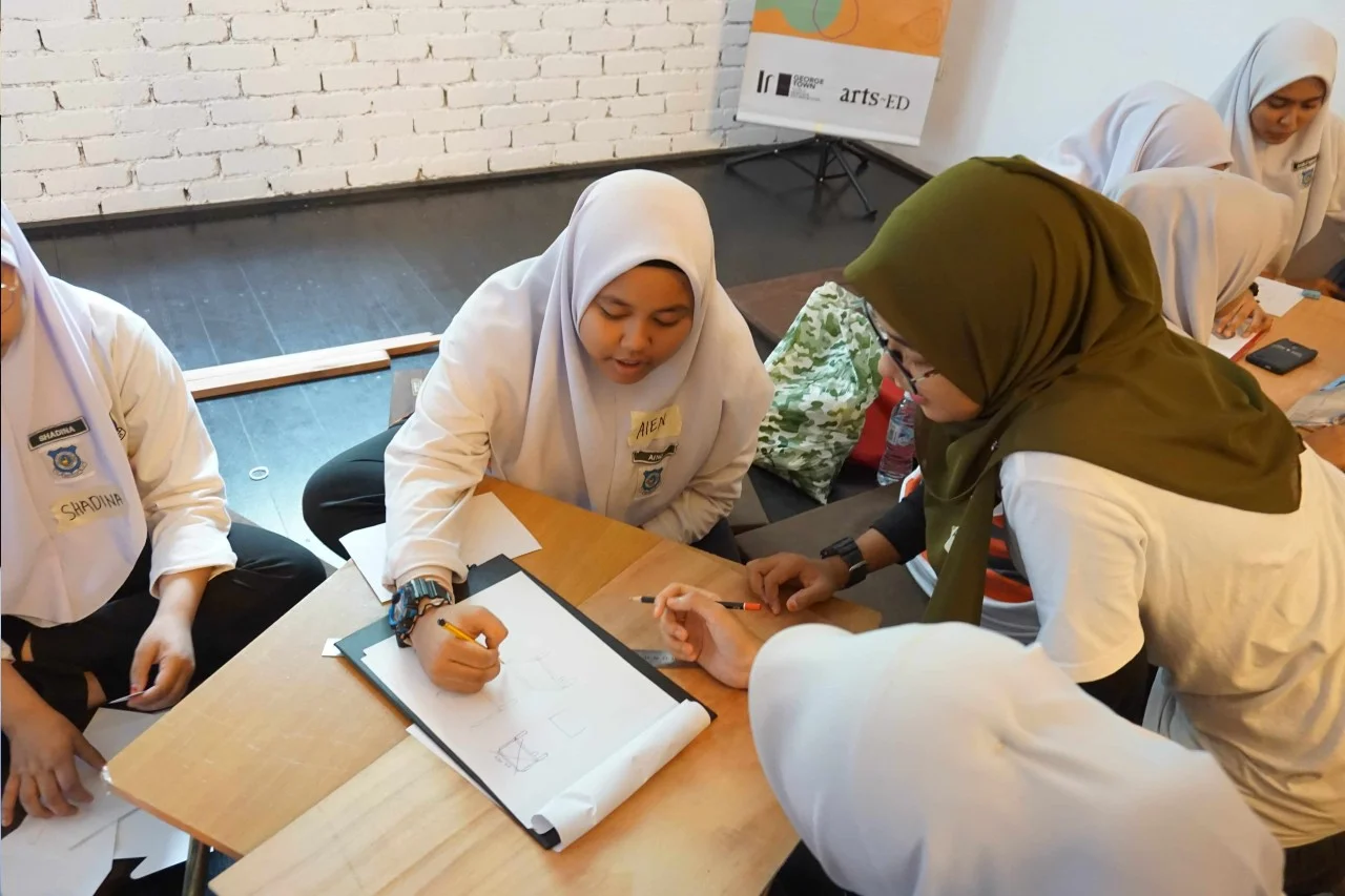 Putting the form and function of the product at the forefront of their consideration, the students discussed within their groups about various aspects of the bed tray such as the ideal dimensions and weight, and safety concerns, from the perspective of the senior citizens who would be the end-users of the product. They then sketched a design for their ideal bed tray with detailed measurements.