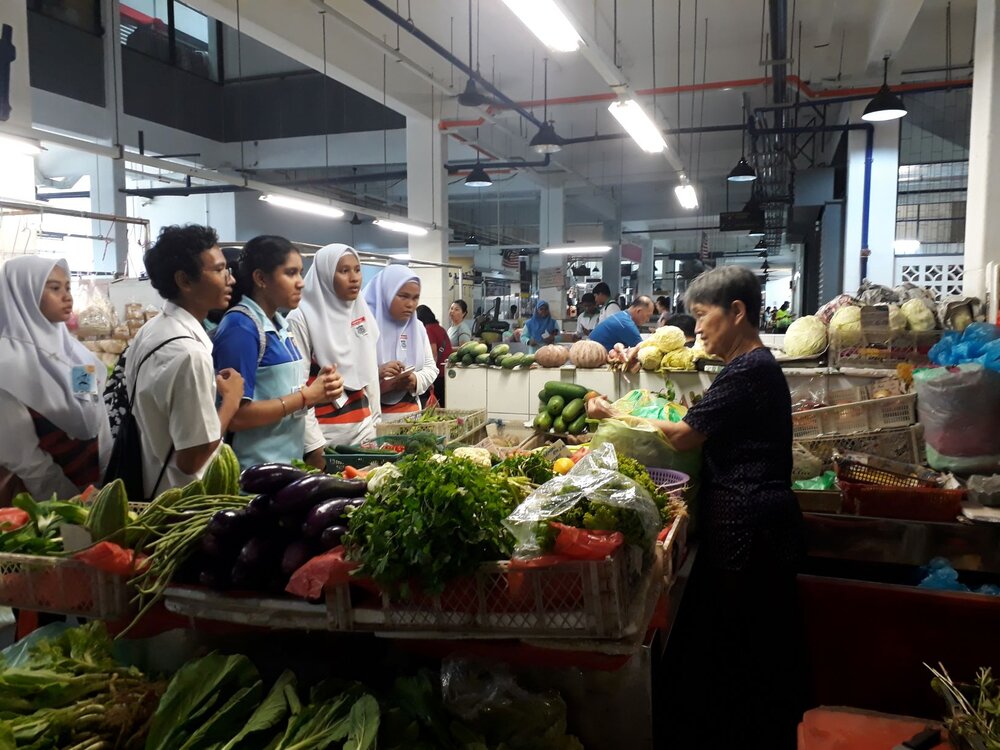 First observation and interview with users of a wet market