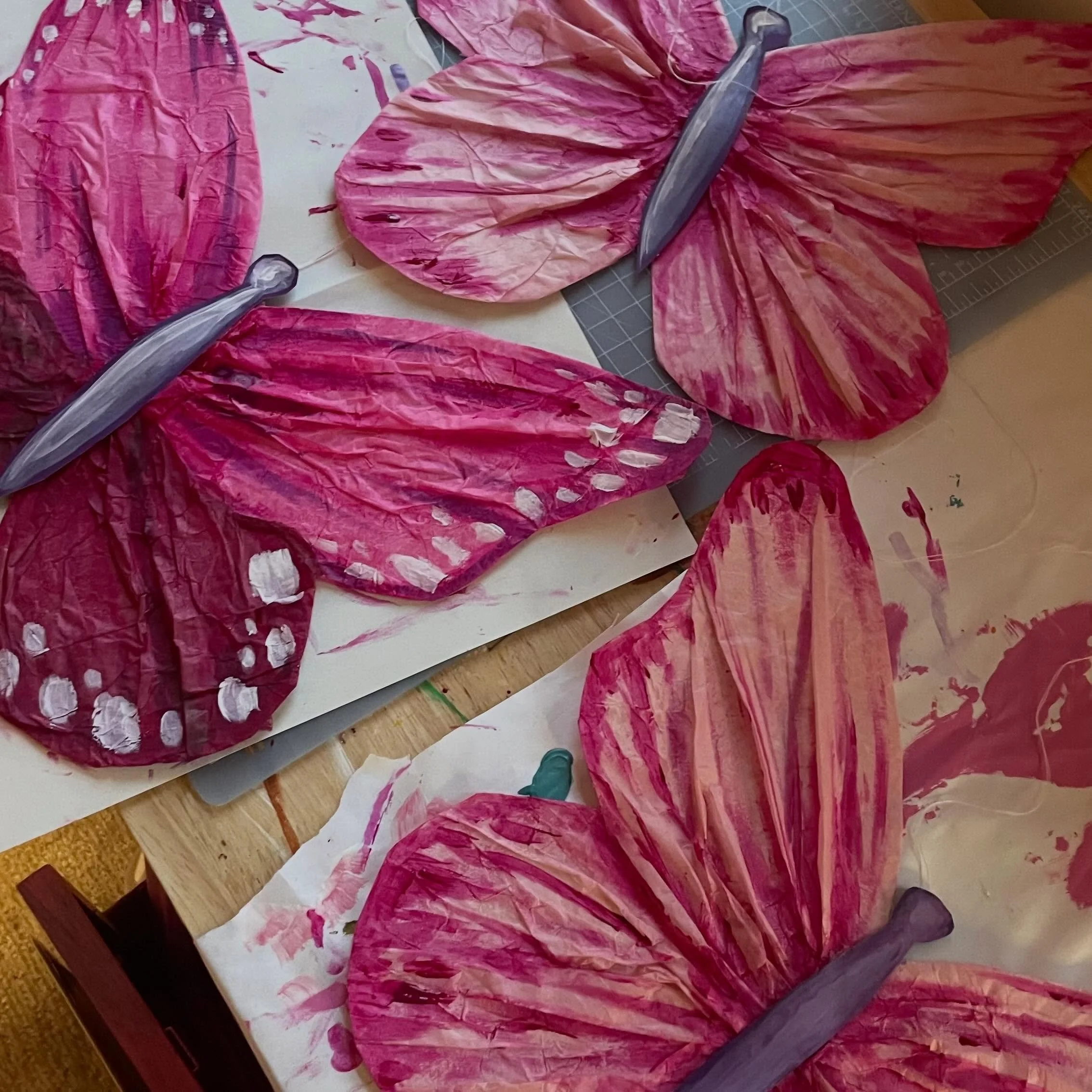 bts and process from my butterfly window display 🦋

i challenged myself to limit materials to what i already had for this one, and I think it ended up making it even better! swipe for a timelapse of the installation at the end ↗️

#windowdisplayarti