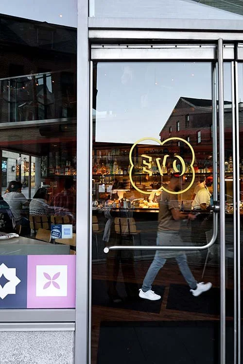 04_restaurant-signage-design.jpg