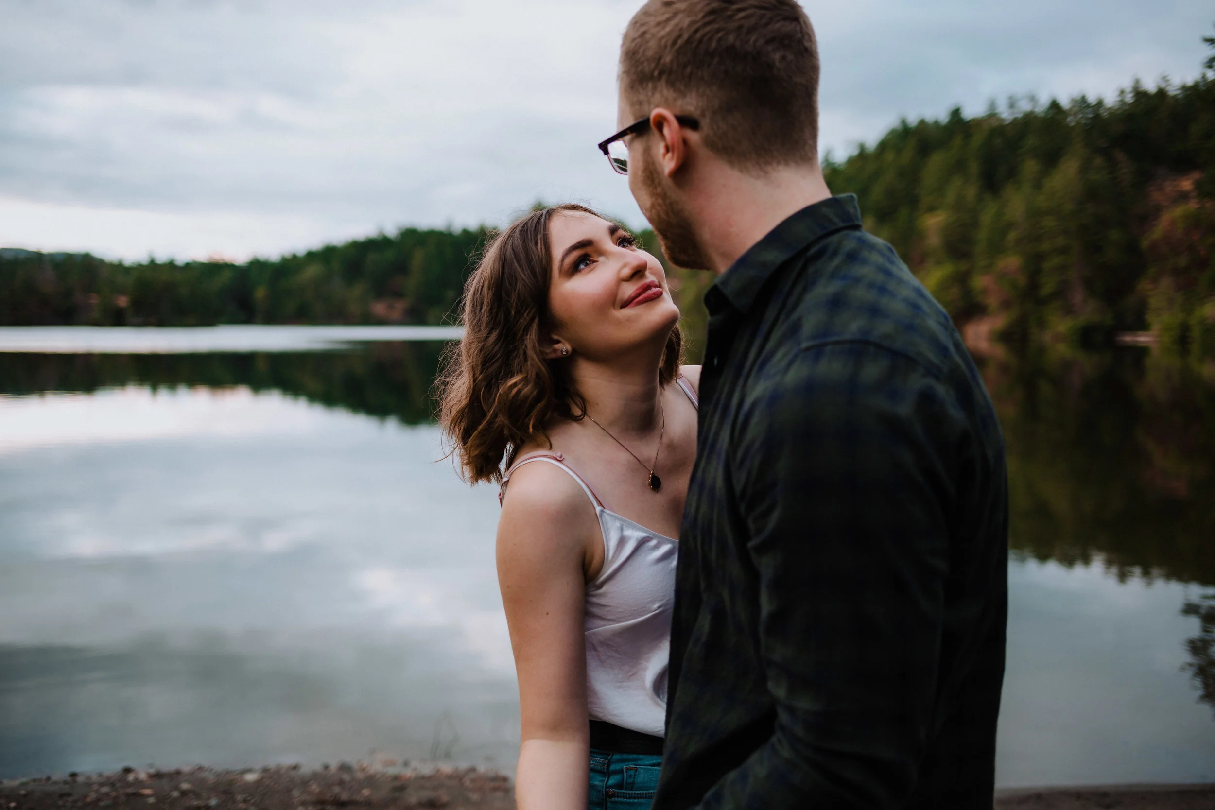 Shaylen&Logan-lakeside-couples-session.jpg
