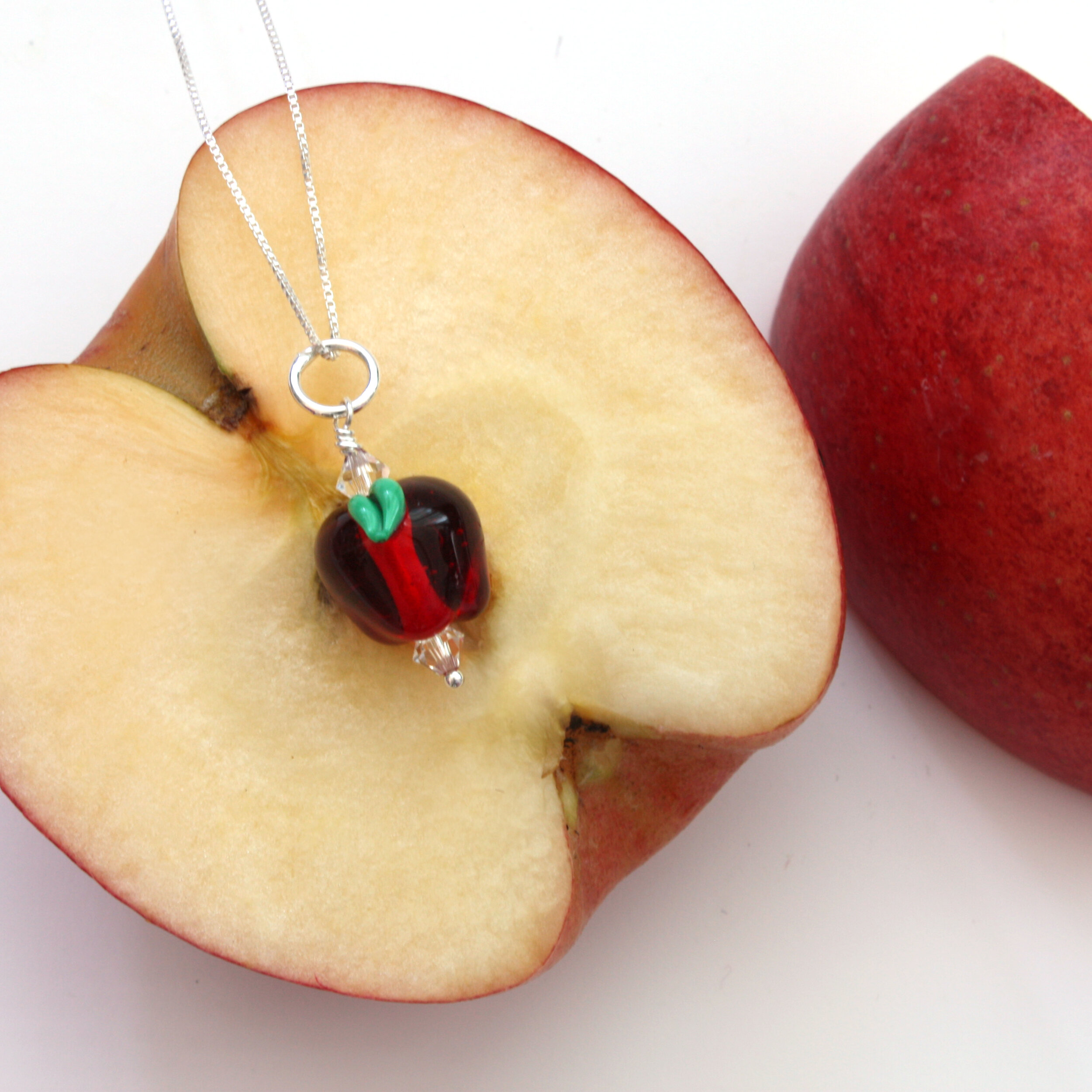 Makeup-Of-Mine: Thomas Sabo Apple Necklace Review