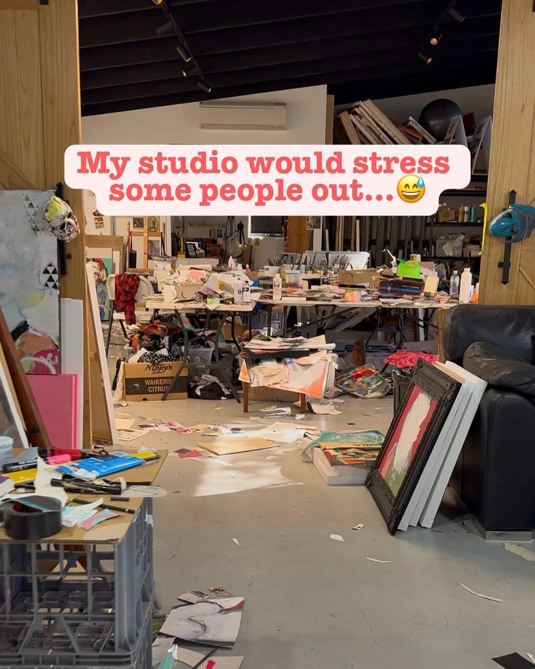 My mess is part of the process&hellip; &amp; part of me! 

If there&rsquo;s chaos it usually means I&rsquo;m onto something! 😂 

#mixedmediaartist #contemporaryartist #australianartist #southwestartist #texturedart
