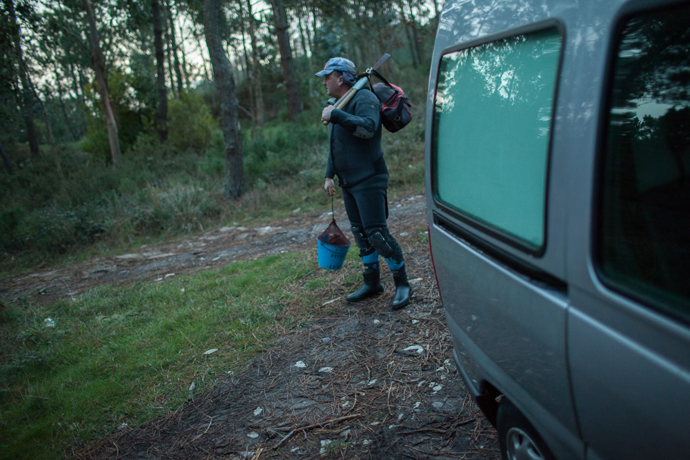 December 12, 2011 - Laxe (La Coruña). Julio, one of the most skilled percebeiros, arrives at the "rivera". Today is the first day of harvesting but the sea seems in very bad conditions. © Thomas Cristofoletti 2011