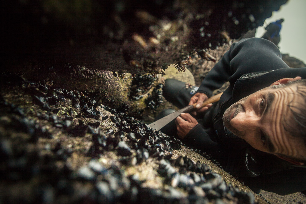 December 20, 2011 - Laxe (La Coruña). A percebeiro inspects a rock to find percebes. © Thomas Cristofoletti 2011
