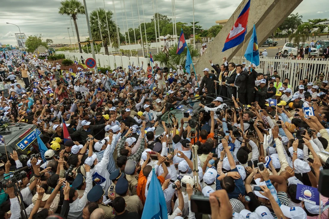 Opposition leader Sam Ramsy come back to Cambodia after exile.