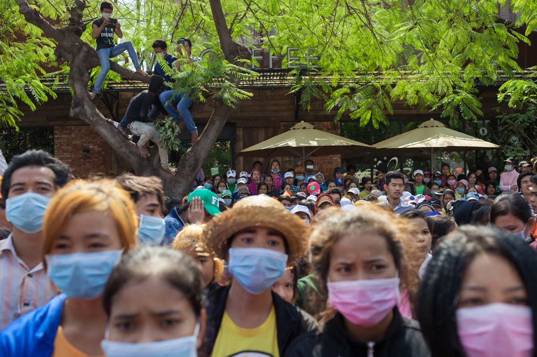 27 December, 2013 - Phnom Penh. A couple of thousand garment factory workers block the road in front of the Ministery of Labour asking to raise the minimum wage to 160 USD. © Thomas Cristofoletti / Ruom
