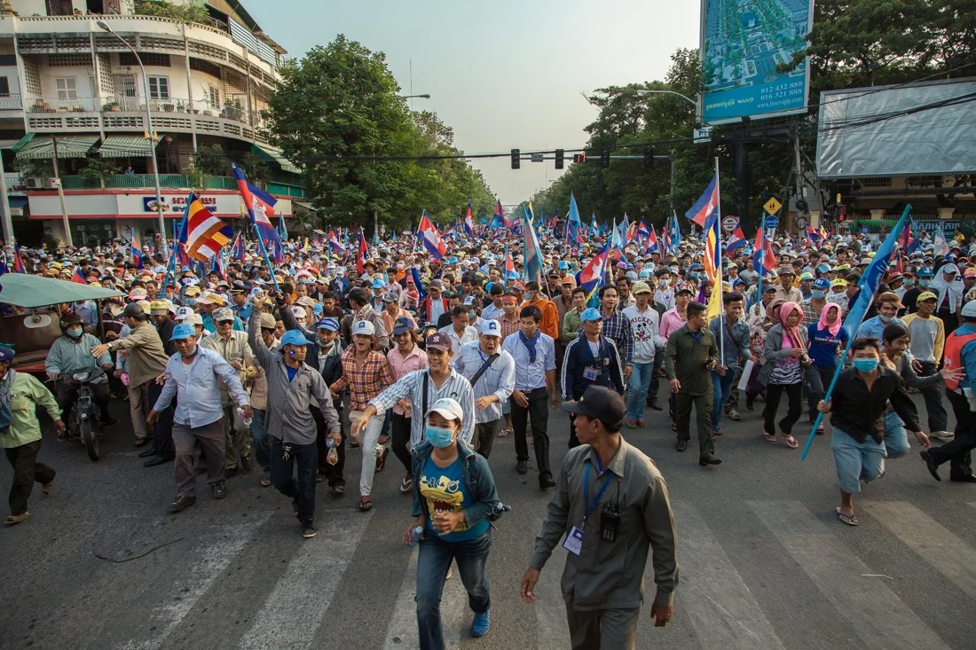 29 December, 2013 - Phnom Penh. Thousands of CNRP supporters take to the streets in Phnom Penh for the 14th day of protest to ask Prime Minister Hun Sen to step down. © Thomas Cristofoletti / Ruom