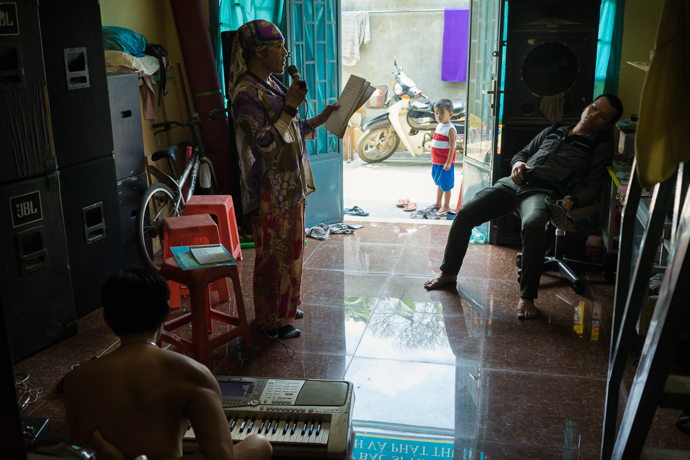  March 22, 2014 - Phnom Penh. Champa practices a song in preparation of a wedding ceremony. In addition to her work for the NGO, Champa makes a living singing, performing at weddings and birthday parties. An activity that, as she says, brings her a "