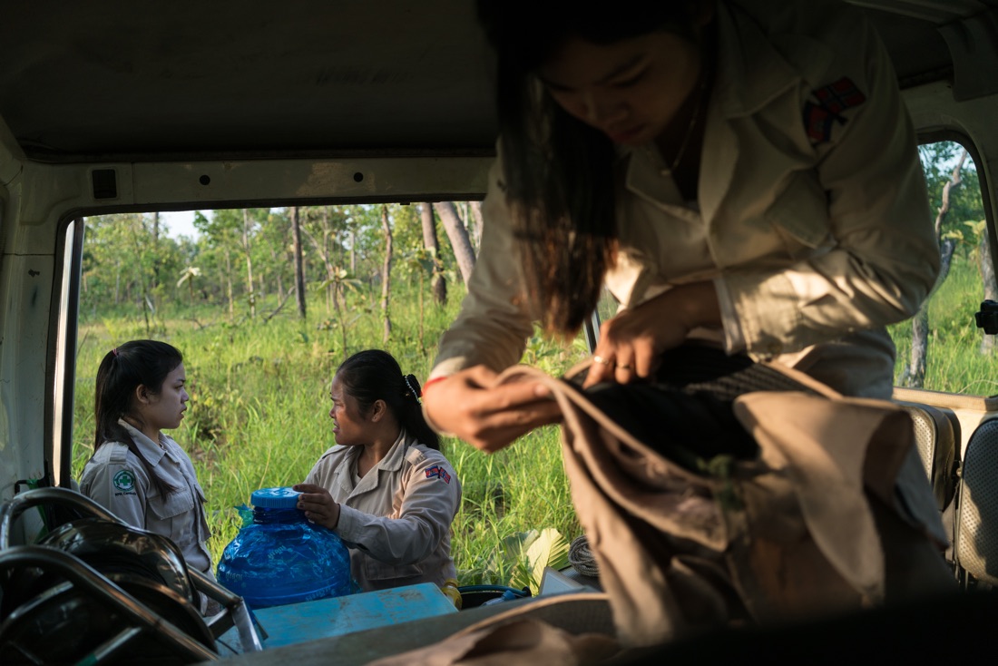 NPA's female UXO clearing team