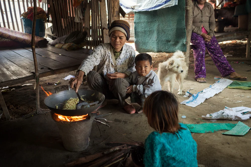 19 December, 2013 - Phnom Penh. Ms. Seang Saorn (40) cooks with a traditional wooden stove in her small house in Stung Manchey district. © Thomas Cristofoletti / Ruom for SNV
