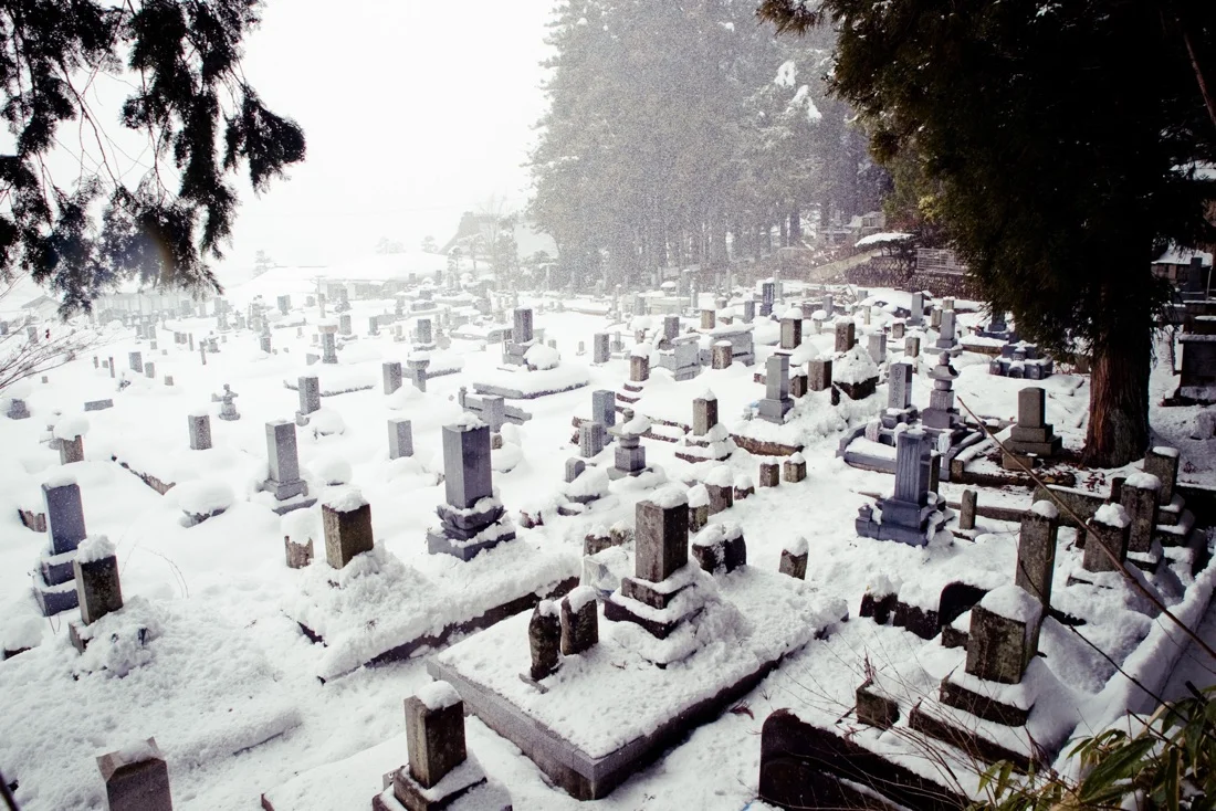 January 07, 2010 - Takayama (Japan). Snow over the local cemetery in Takayama. © Thomas Cristofoletti / Ruom