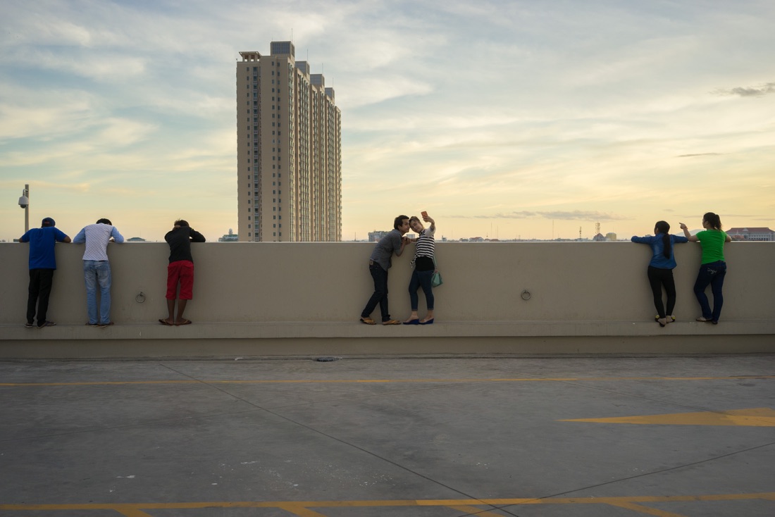  September 2, 2014 - Phnom Penh (Cambodia). Cambodian youths take a selfie on the roof of the recently built Aeon mall. © Thomas Cristofoletti / Ruom 