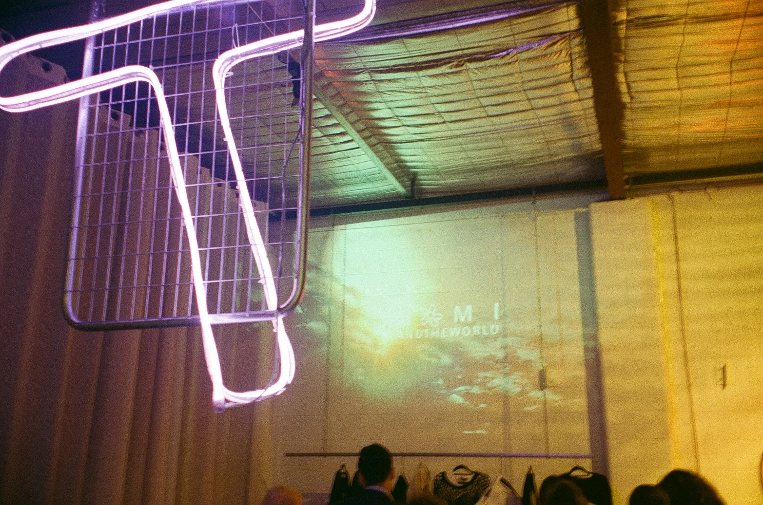 @MCRT.Studio x TOMIANDTHEWORLD