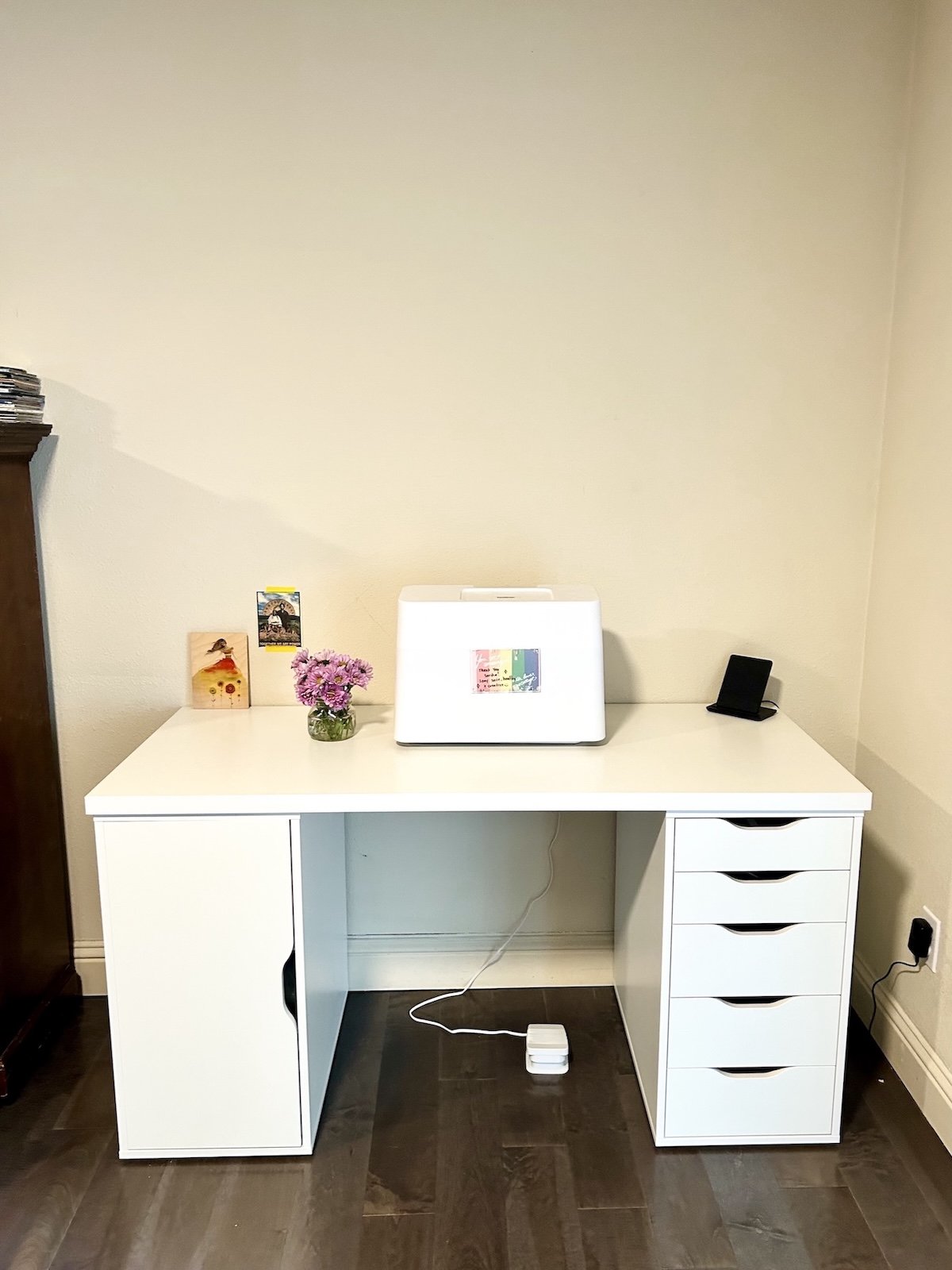 Very simple, clutter-free desk creating a calm and focused workspace.
