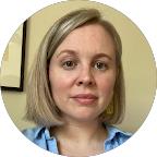 Client who hired a professional organizer giving a testimonial about their experience with Simplify Curate.