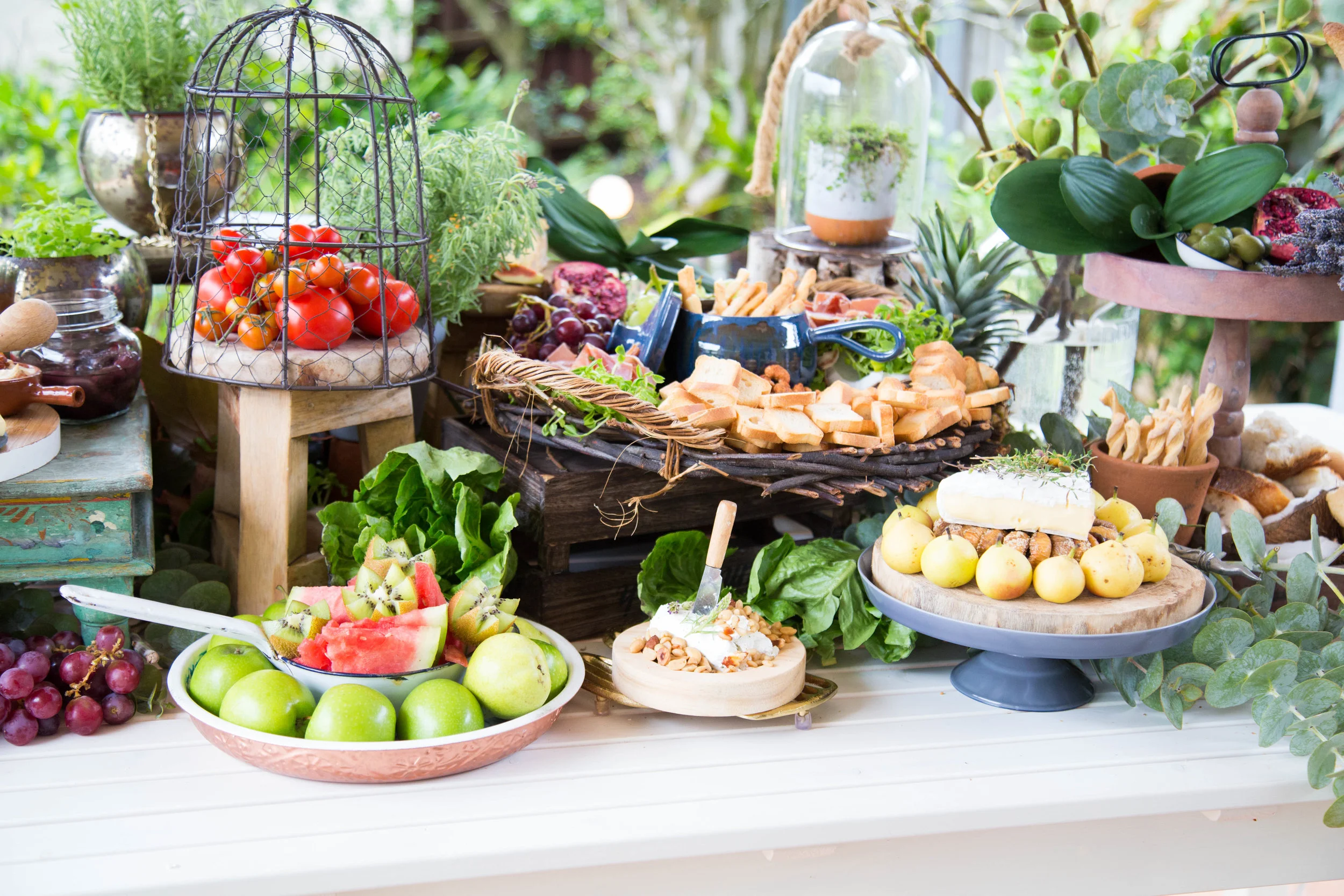 A social and trending way of feeding your guests without the formality of a seated event.