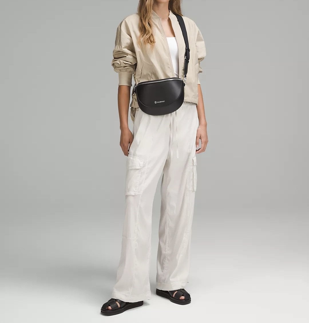 Luluemon Cactus Material Saddle Crossbody Bag 2L