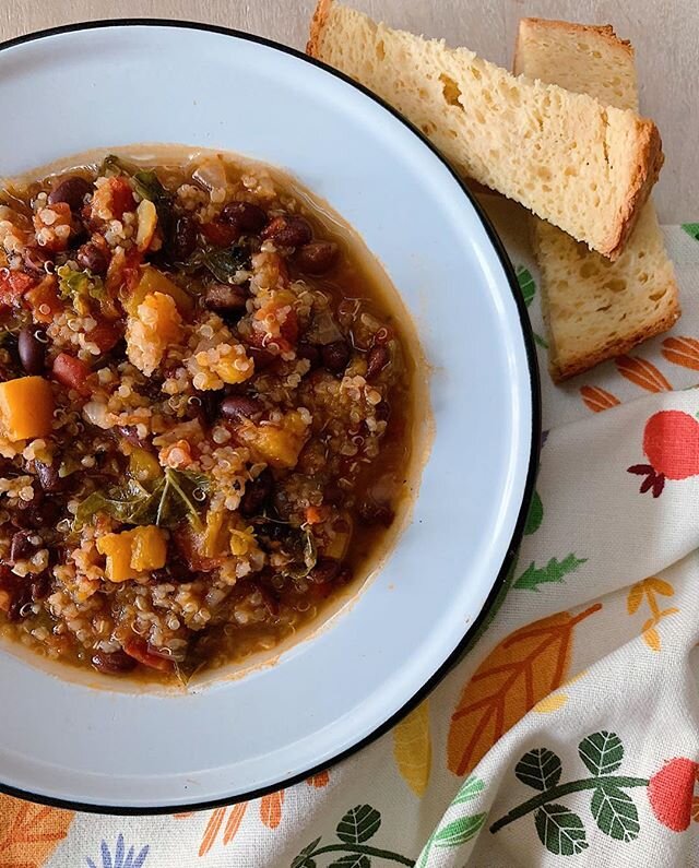 Making a double batch of this quinoa chili to bring over to a friends house tonight and can&rsquo;t wait to snuggle her new baby girl! Website is on the blog (linked in profile for convenience💃🏼)
&mdash;
Also, as of this week I have a new baby neph