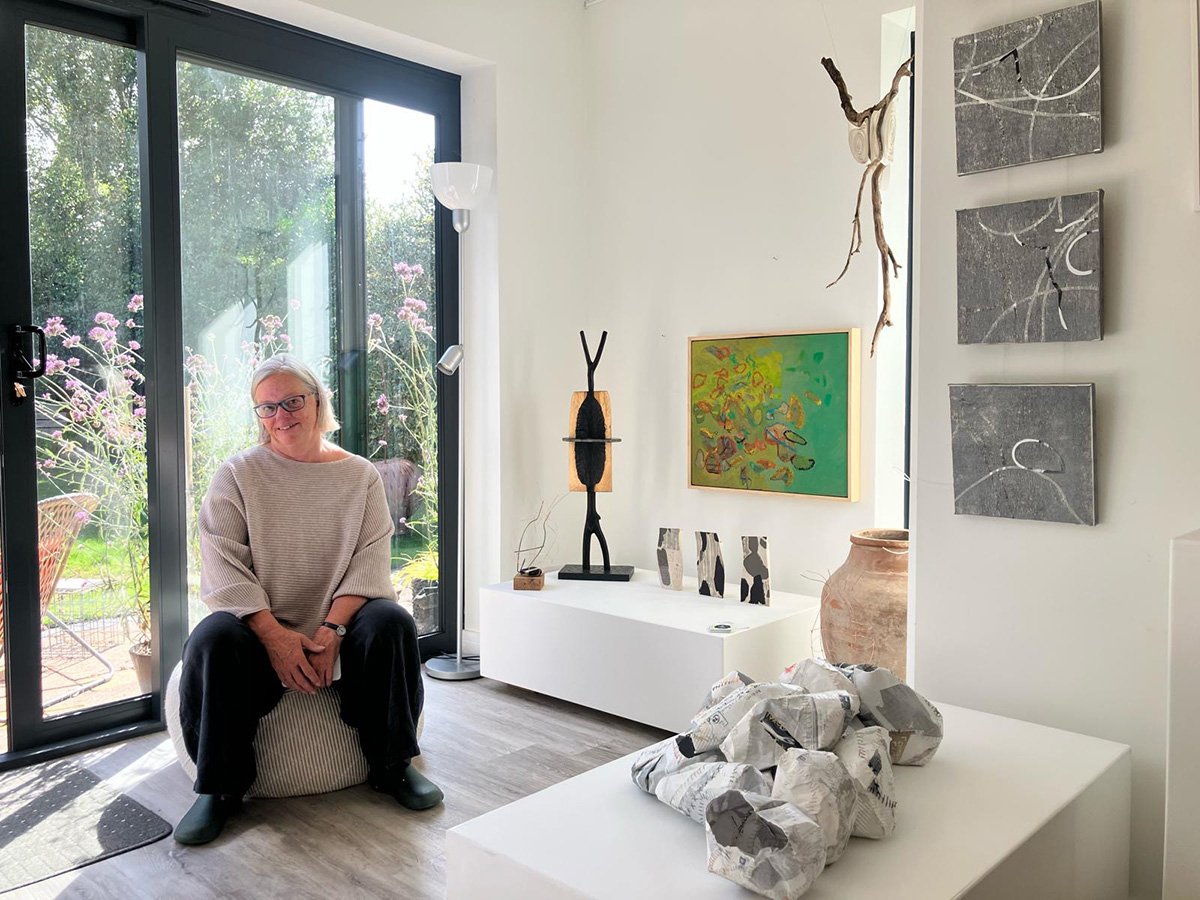 Penny and the bathtub nook- 24 Sept.jpg