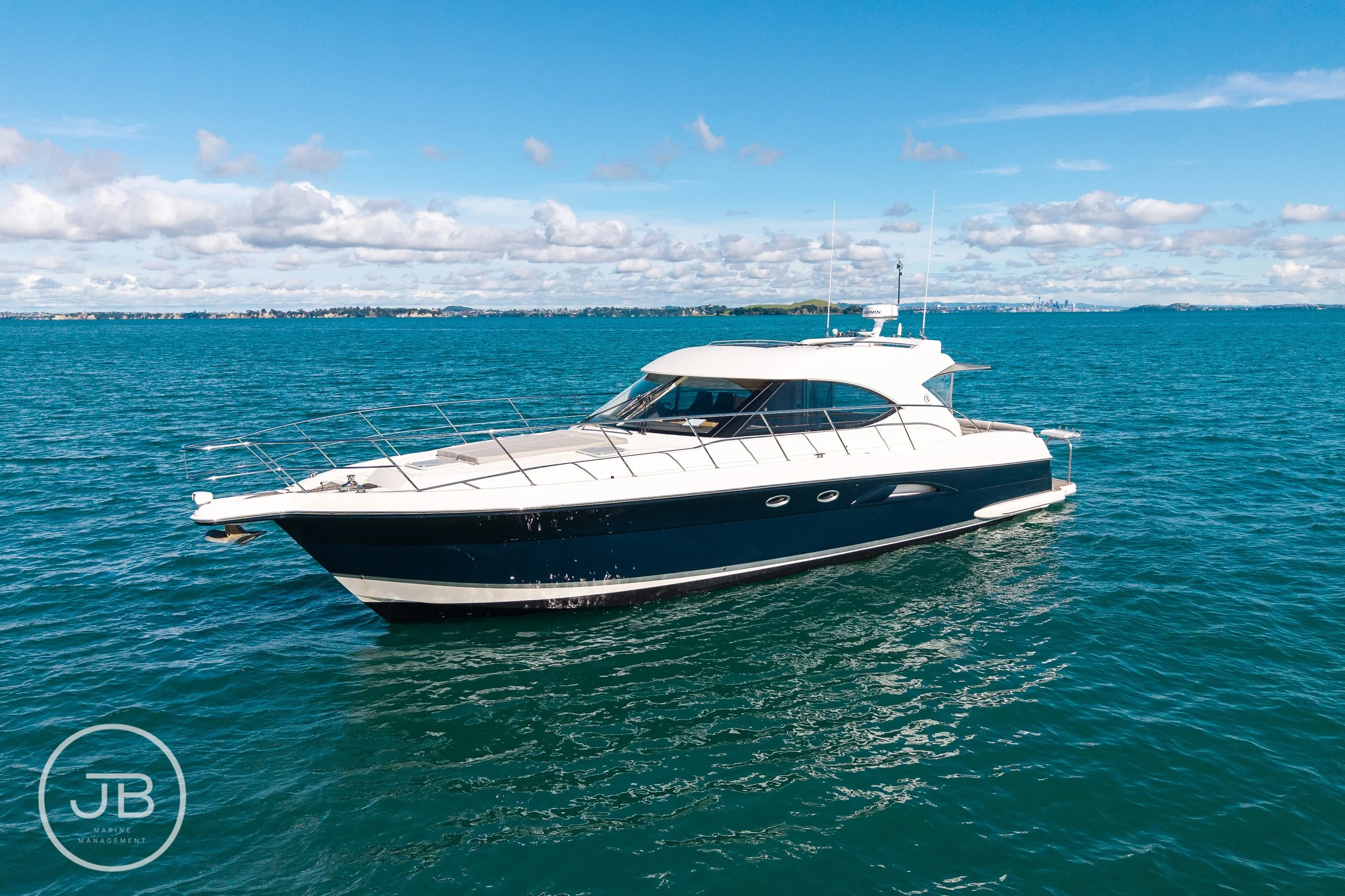 Riviera 5000