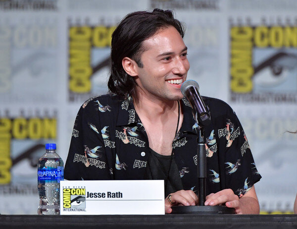 Jesse+Rath+2019+Comic+Con+International+Supergirl+yAIm-mc-FPvl.jpg